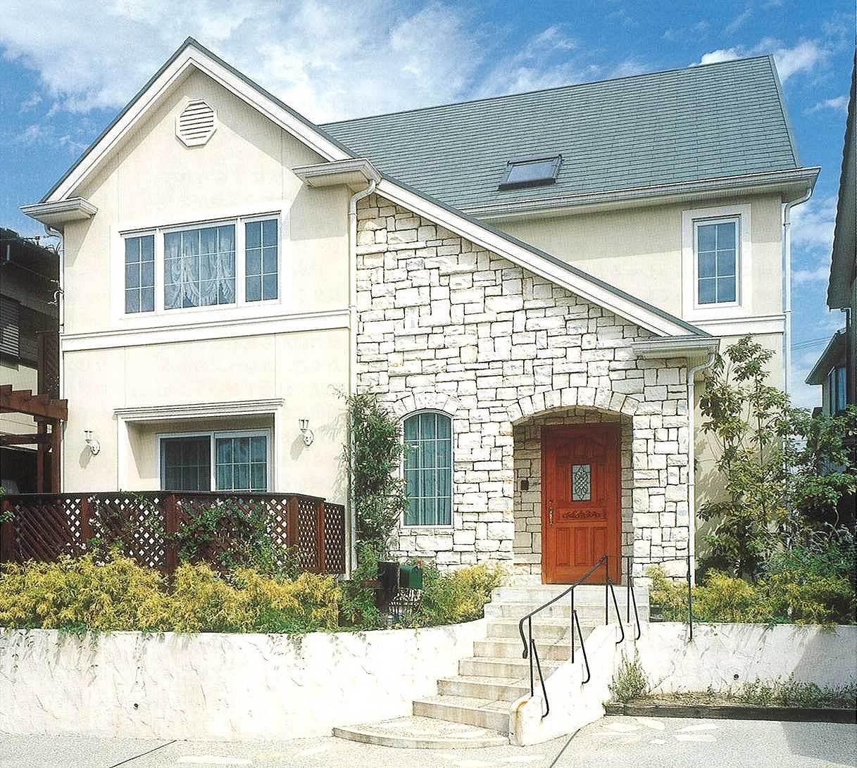 愛知県で吹抜け空間が美しい、イタリア高級家具が似合う注文住宅